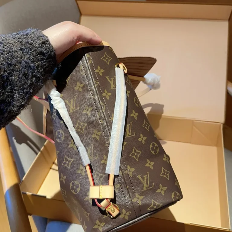LV Louis Vuitton Neverfull Tote Bag 32CM - Image 3