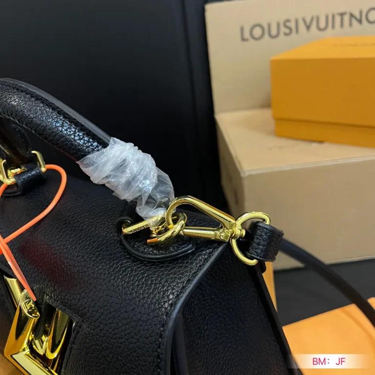 LV Louis Vuitton Twist Handbag 20*15CM - Image 2