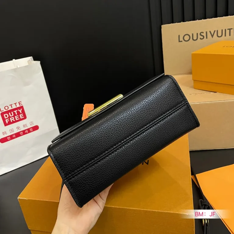 LV Louis Vuitton Twist Handbag 20*15CM - Image 8