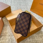 LV Louis Vuitton Twist Handbag 23*16CM - Image 4
