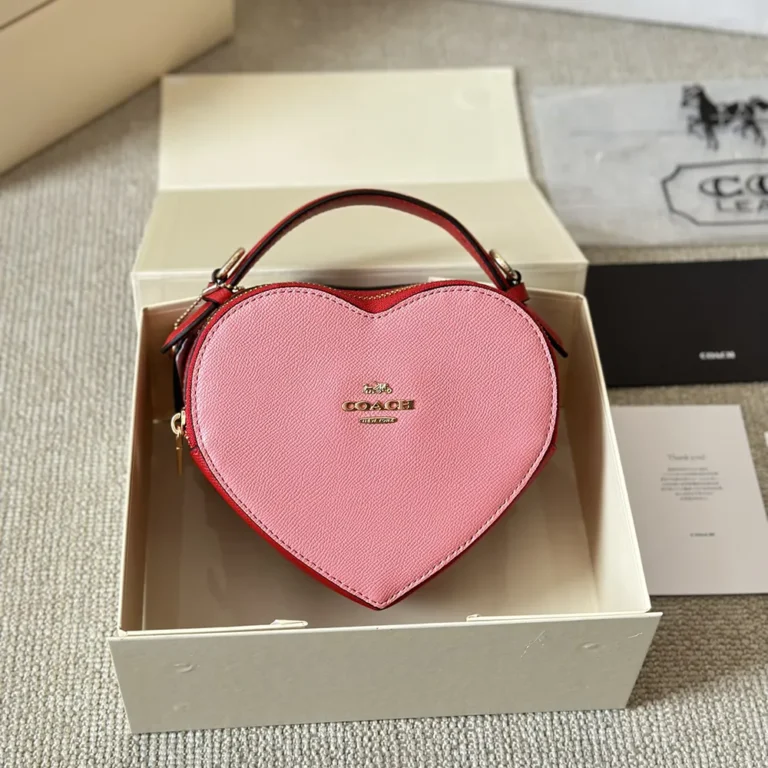COACH Heart Crossbody Bag 18*14CM