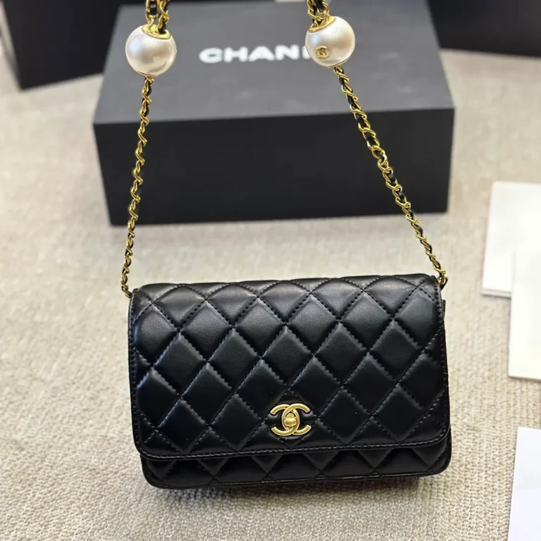 CHANEL Woc Handbag Lambskin 20*12CM - Image 6