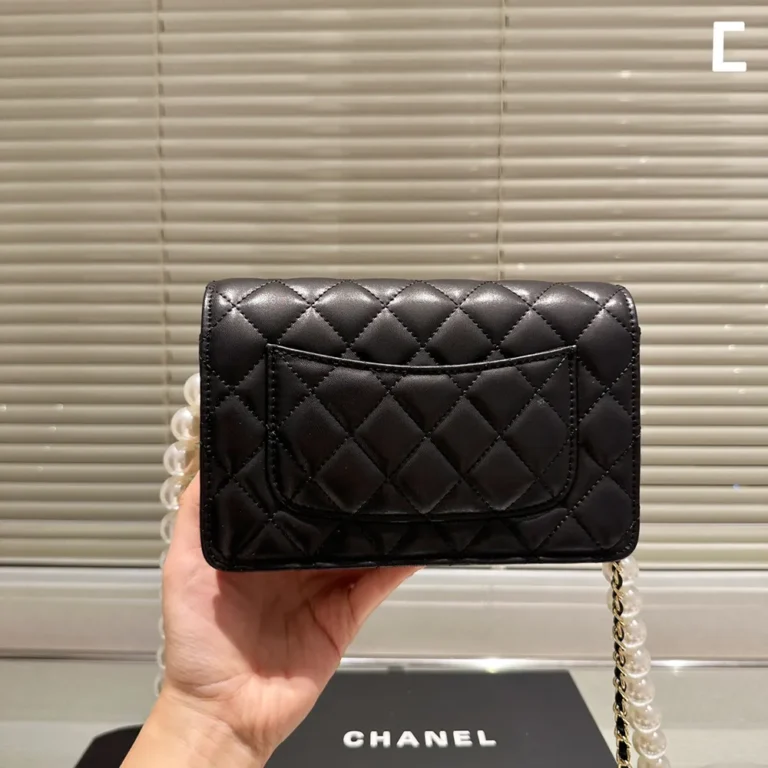 CHANEL Woc Handbag Lambskin 20*13CM - Image 3