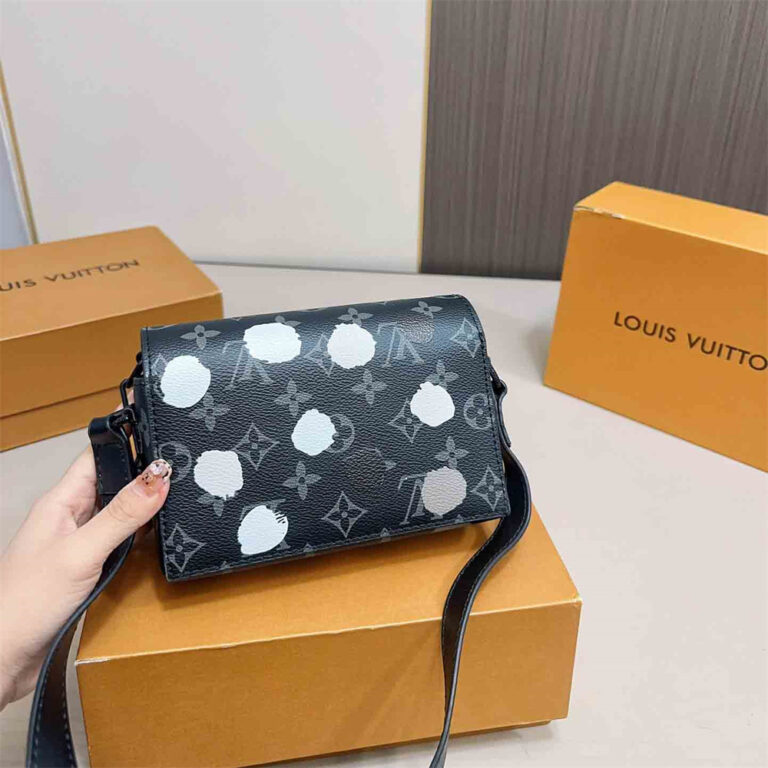 LV Women Bag Shoulder Bag 18-13CM - Image 3