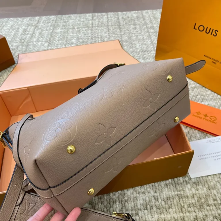 LV Louis Vuitton CarryAll Bag 31*21CM - Image 4