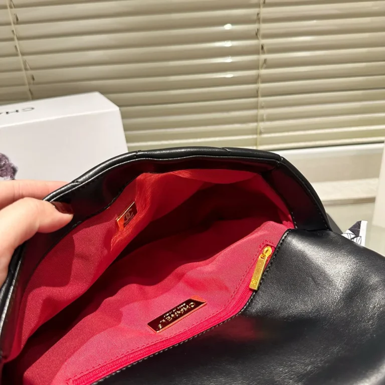 CHANEL 19 Handbag Lambskin 26CM - Image 7
