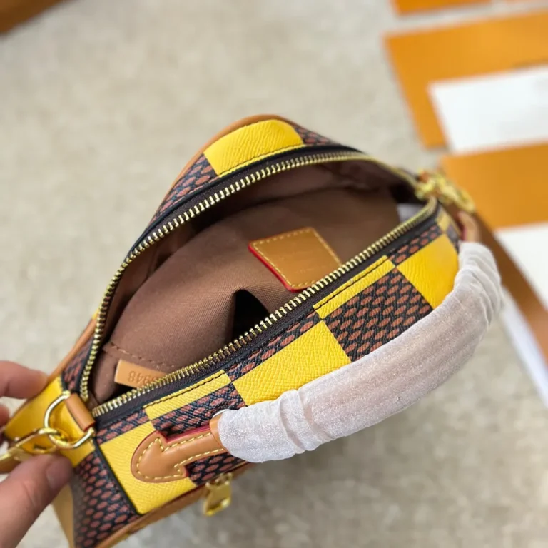 LV Louis Vuitton Chess Messenger Bag 20CM - Image 4
