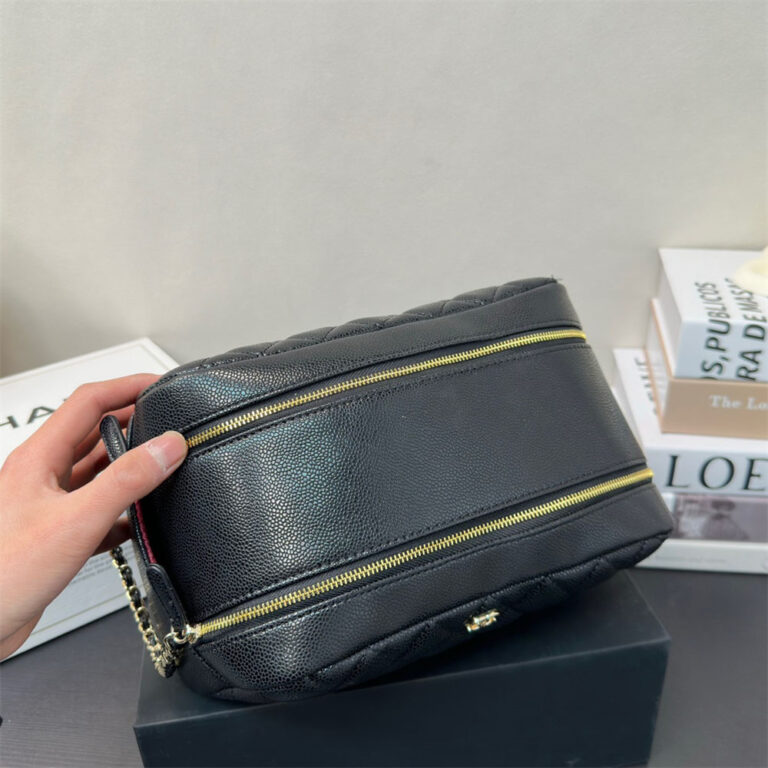 CHANEL Women Bag Cosmetic Bag 25-14CM - Image 8