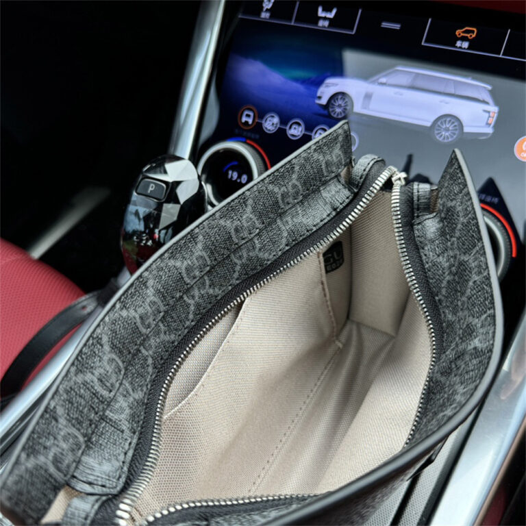 GUCCI Men Bag Handbag 22-14CM - Image 5