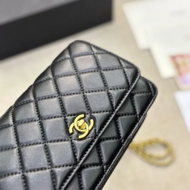 CHANEL Woc Handbag Lambskin 20*12CM - Image 2