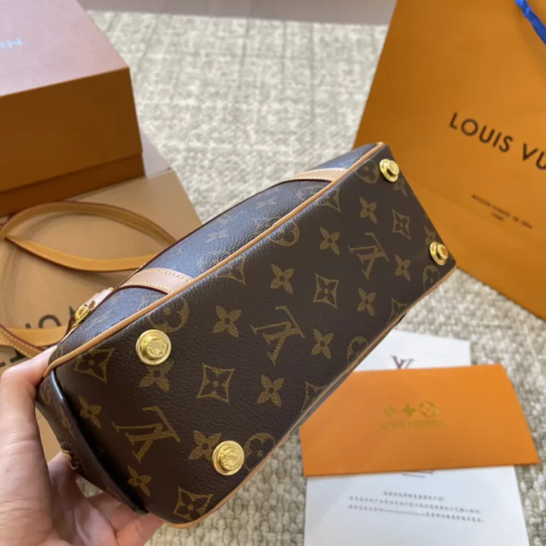 LV Louis Vuitton Cite Shoulder Bag 24*15CM - Image 4