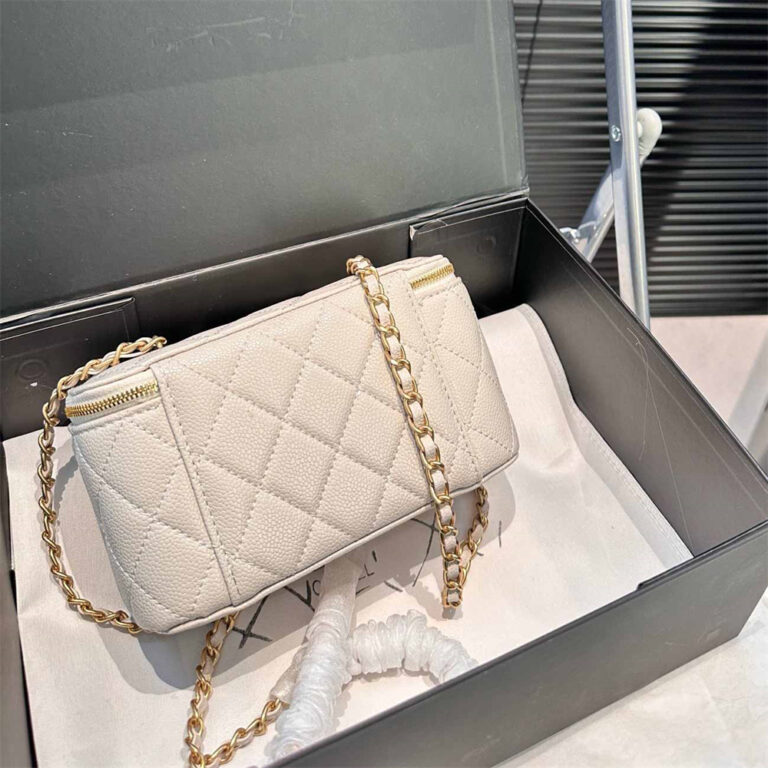 CHANEL Women Bag Cosmetic Bag 17-10CM - Image 3