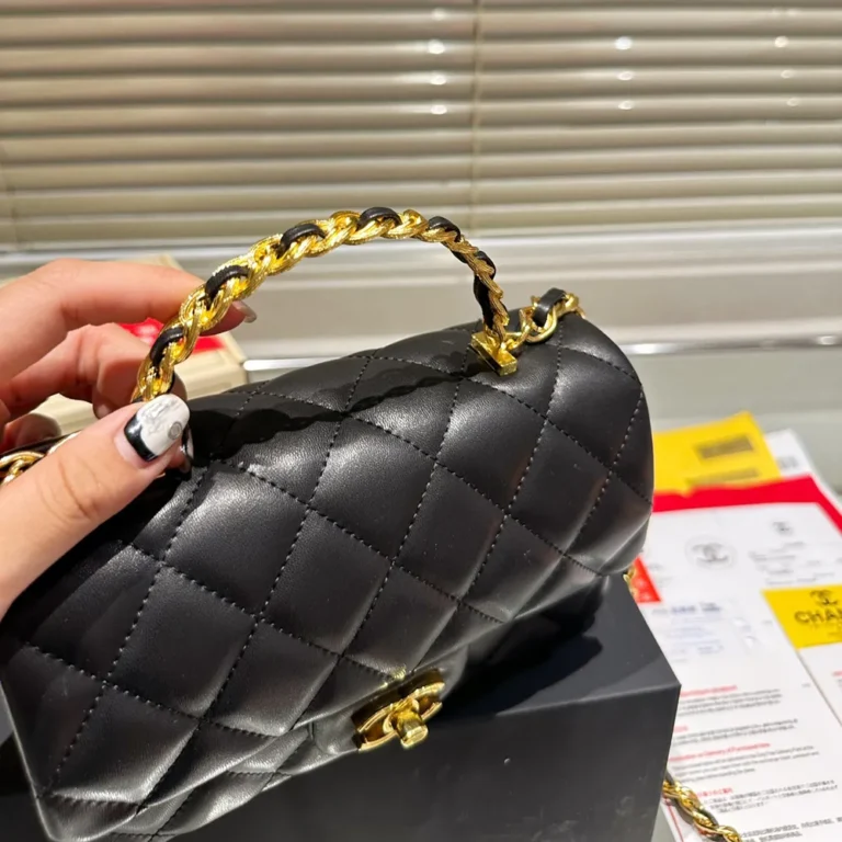 CHANEL CF Lambskin Classic Flap Bag 20CM - Image 4