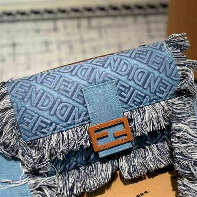 FENDI Women Bag Shoulder Bag 26-15CM - Image 2