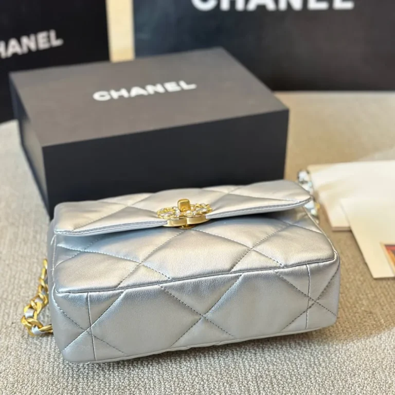 CHANEL 19 Handbag Lambskin 25CM - Image 5