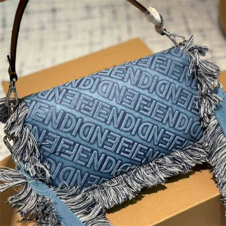 FENDI Women Bag Shoulder Bag 26-15CM - Image 3