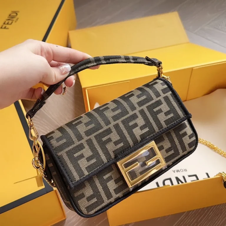 FENDI Baguette Bag 18*10CM