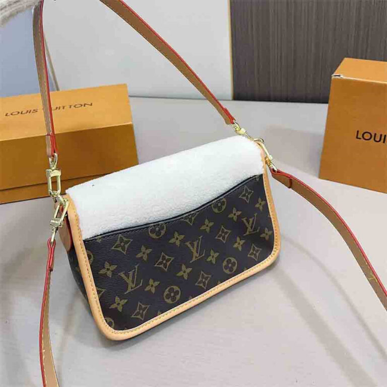 LV Women Bag Shoulder Bag 25-16CM - Image 3