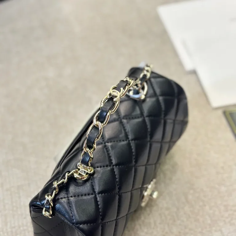 CHANEL CF Lambskin Classic Flap Bag 20*13CM - Image 2