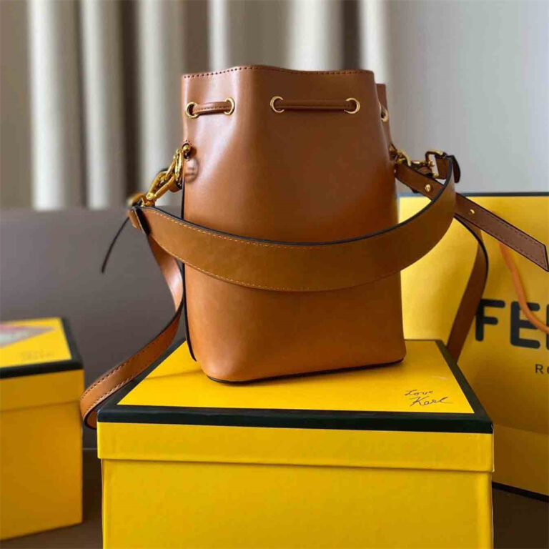 FENDI Women Bag Shoulder Bag 16-23CM - Image 3