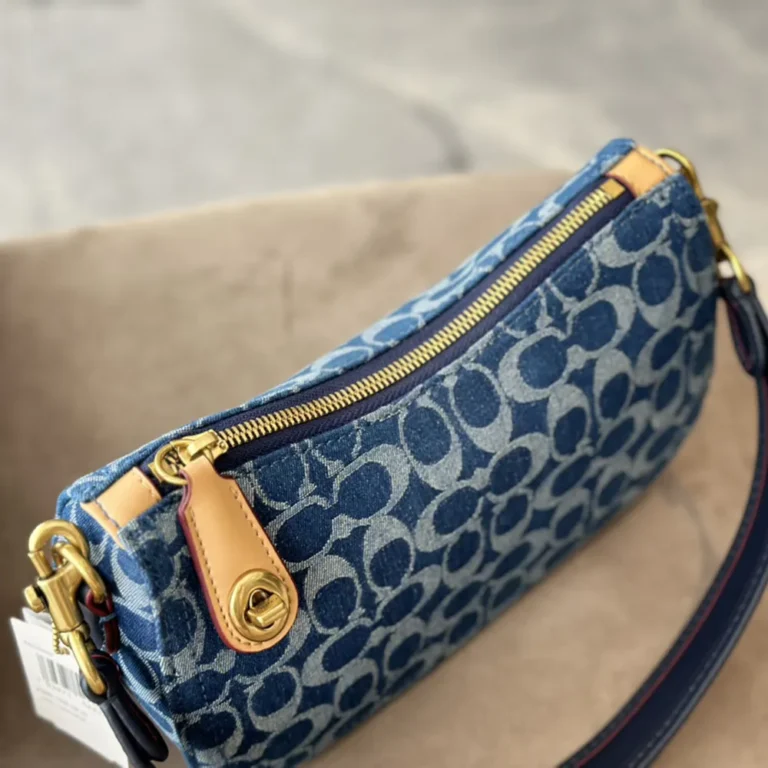COACH Swinger Bag 23*12CM - Image 4