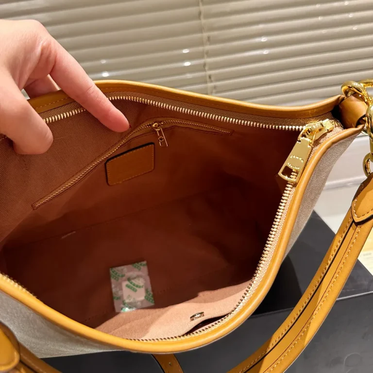 COACH Laurel Bag 28*25CM - Image 7